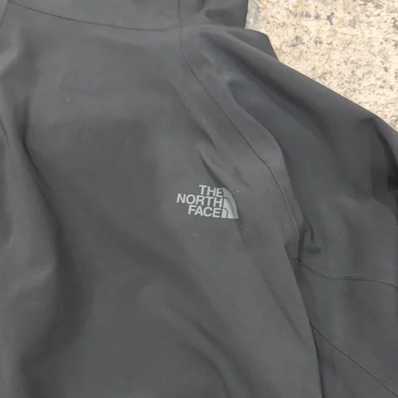 The North Face Men's Black Raincoat - Picture 5 of 8